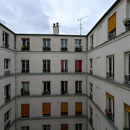 Charming Near Bastille *